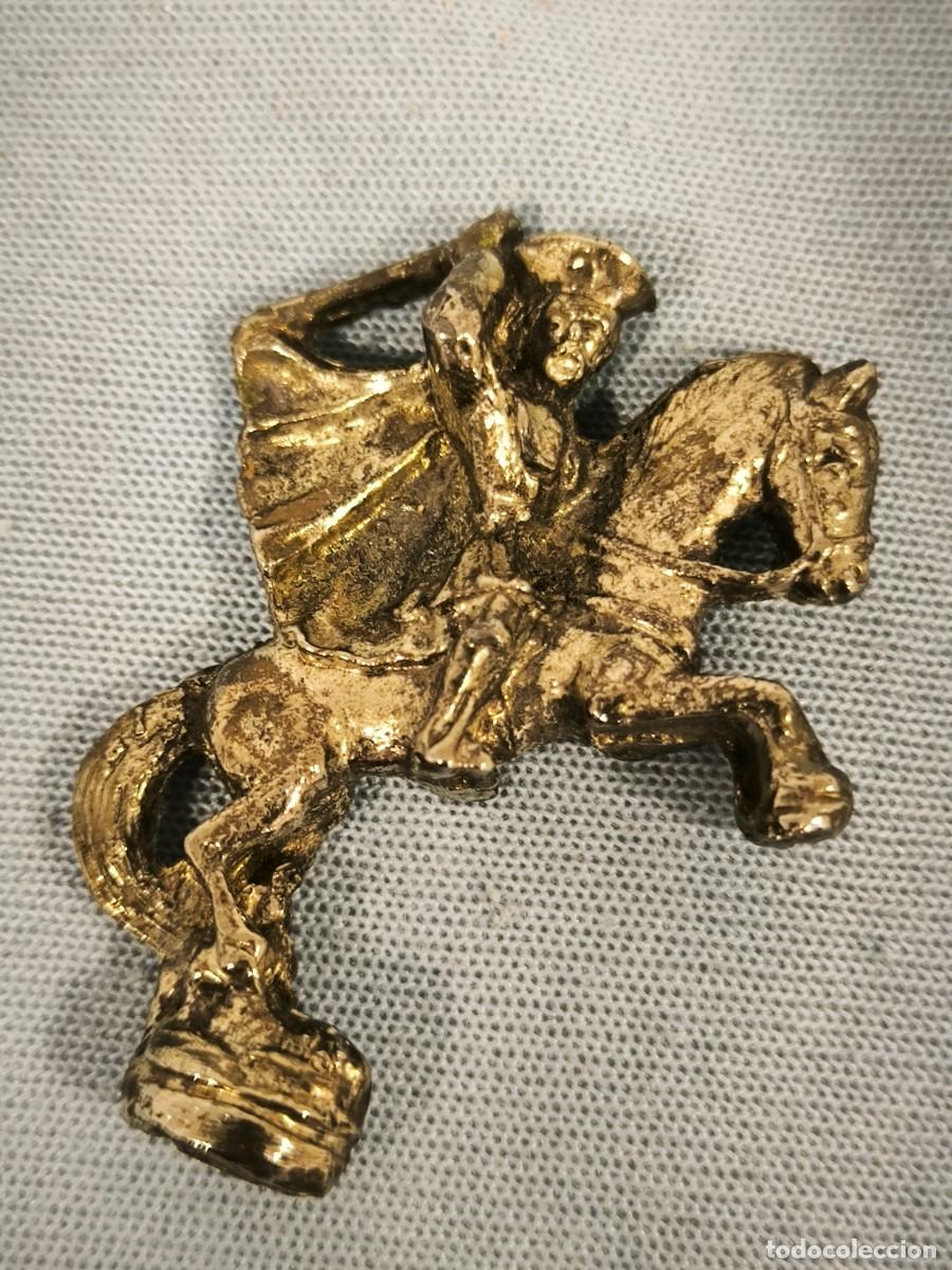 Antig&uuml;edades: Figurilla Ap&oacute;stol Santiago Matamoros A Caballo &ndash; Miniatura Religiosa Met&aacute;lica Estilo Cl&aacute;sico