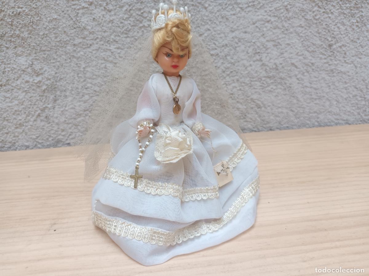 Antig&uuml;edades: MU&Ntilde;ECA FIGURA PARA TARTA PASTEL. Rosario. Medalla. PRIMERA COMUNI&Oacute;N