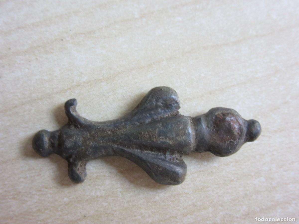 Antiquit&eacute;s: Antiguo terminal de bronce Posible S XVIII- XIX medidas 3,6 x 1,6 cm