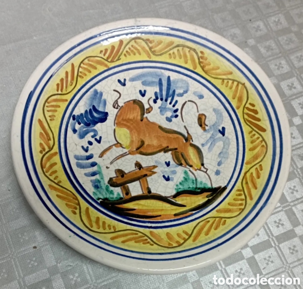 Antig&uuml;edades: Plato cer&aacute;mica motivo Toro Triana Manises Talavera 25 cm sello en base
