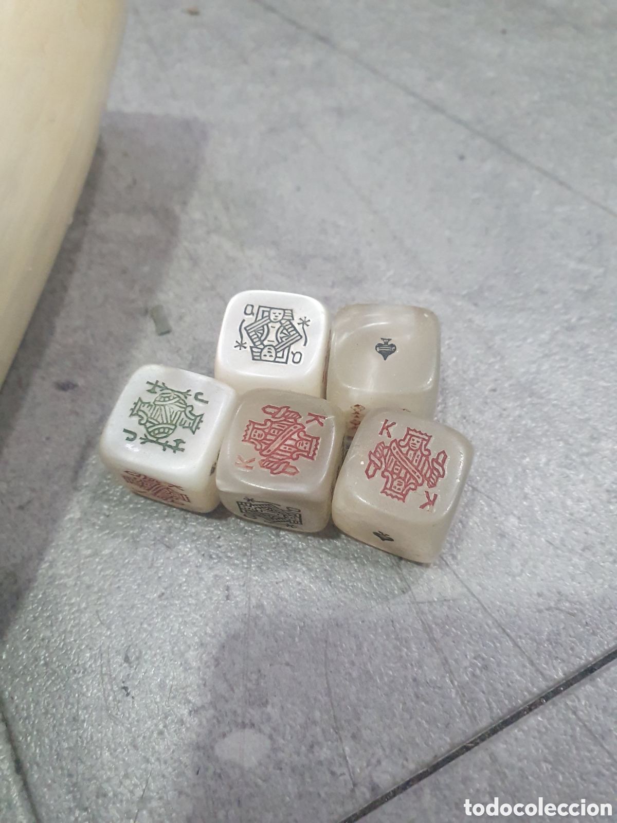 Antig&uuml;edades: Conjunto dados y cubilete asta de toro. (L28) - Foto 4