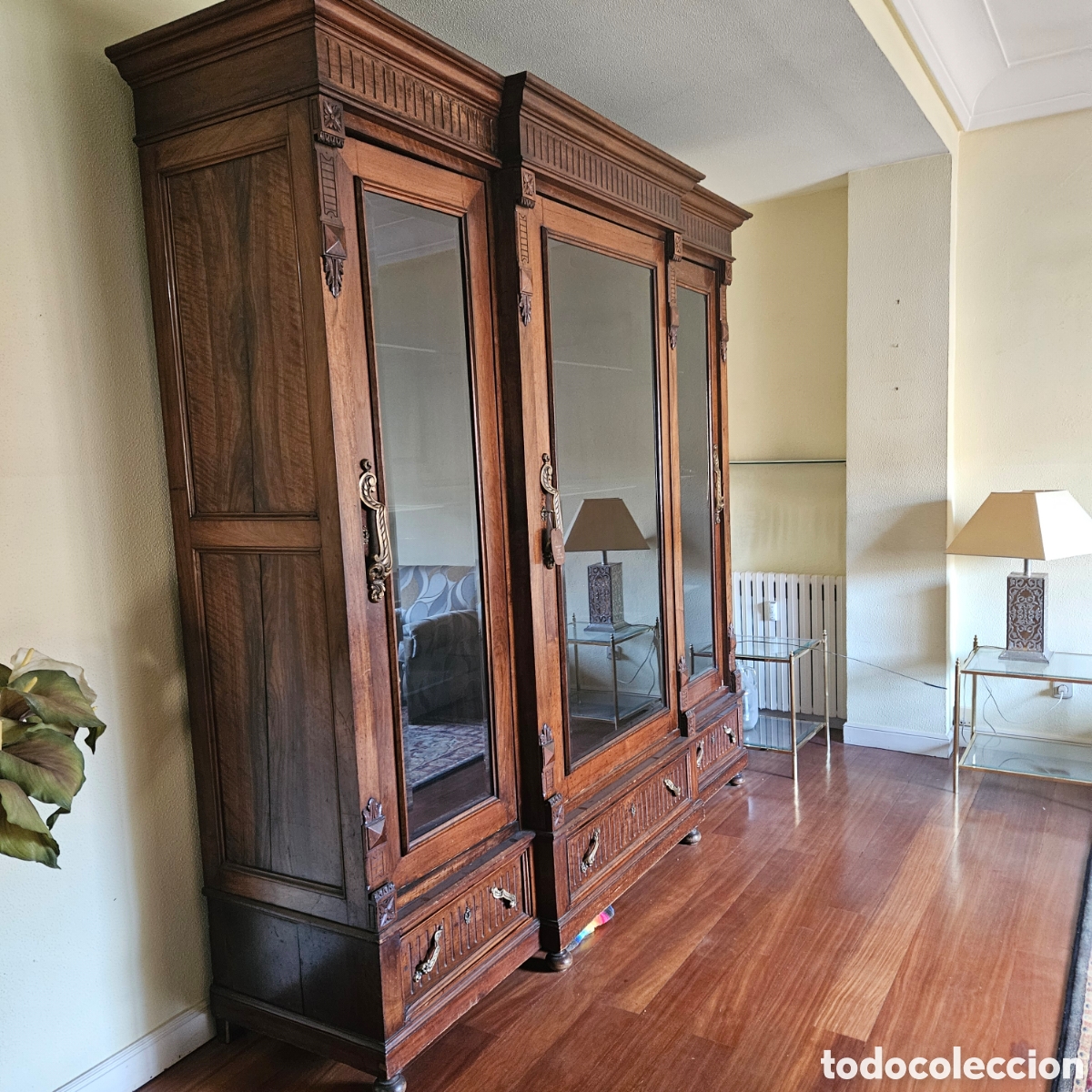 Antig&uuml;edades: Antiguo armario ropero convertido en aparador &middot; Madera maciza &middot; Gran tama&ntilde;o 240 cm &middot; Pieza &uacute;nica