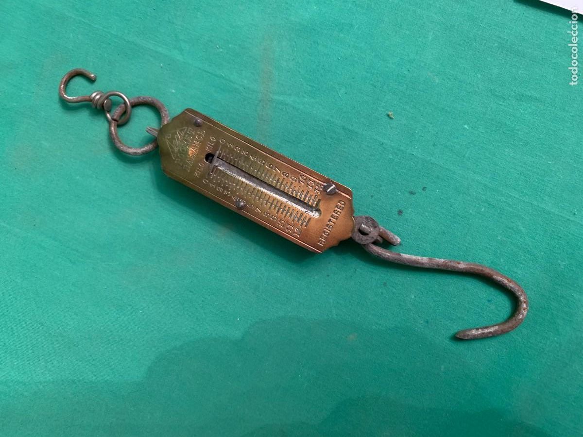 Antiquit&eacute;s: B&aacute;scula de bolsillo antigua