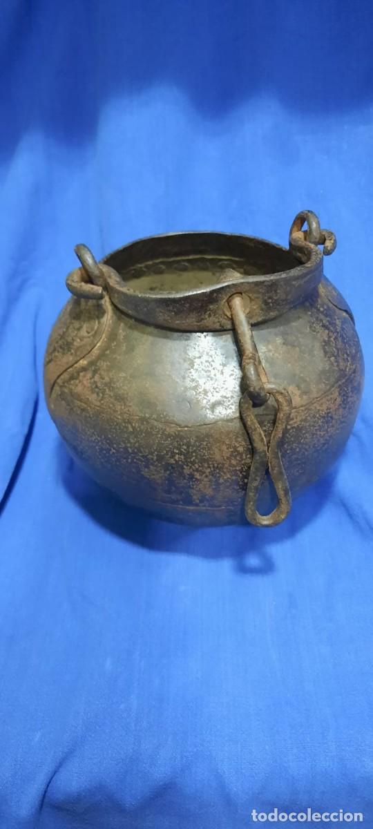 Antig&uuml;edades: MUY ANTIGUA OLLA DE HIERRO - Foto 1