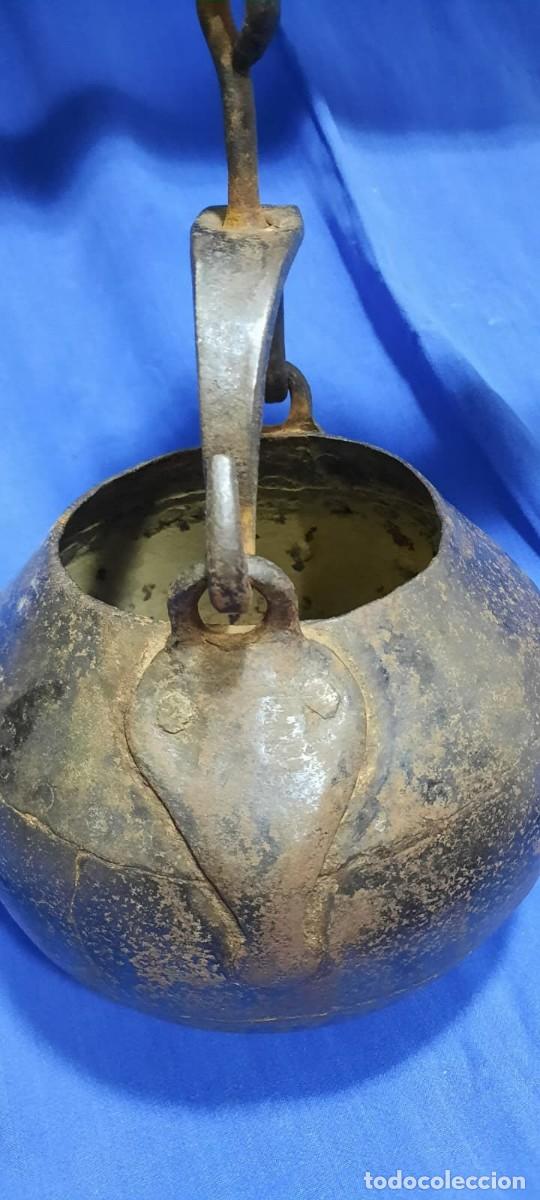 Antig&uuml;edades: MUY ANTIGUA OLLA DE HIERRO - Foto 2