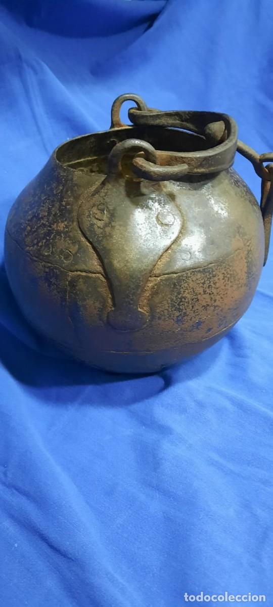 Antig&uuml;edades: MUY ANTIGUA OLLA DE HIERRO - Foto 3