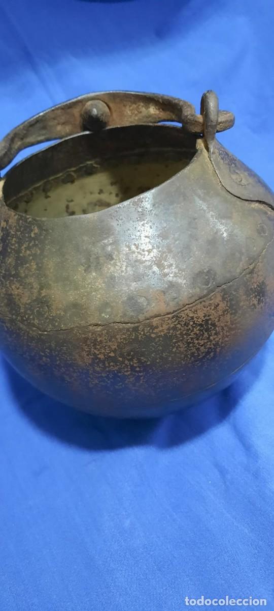 Antig&uuml;edades: MUY ANTIGUA OLLA DE HIERRO - Foto 6