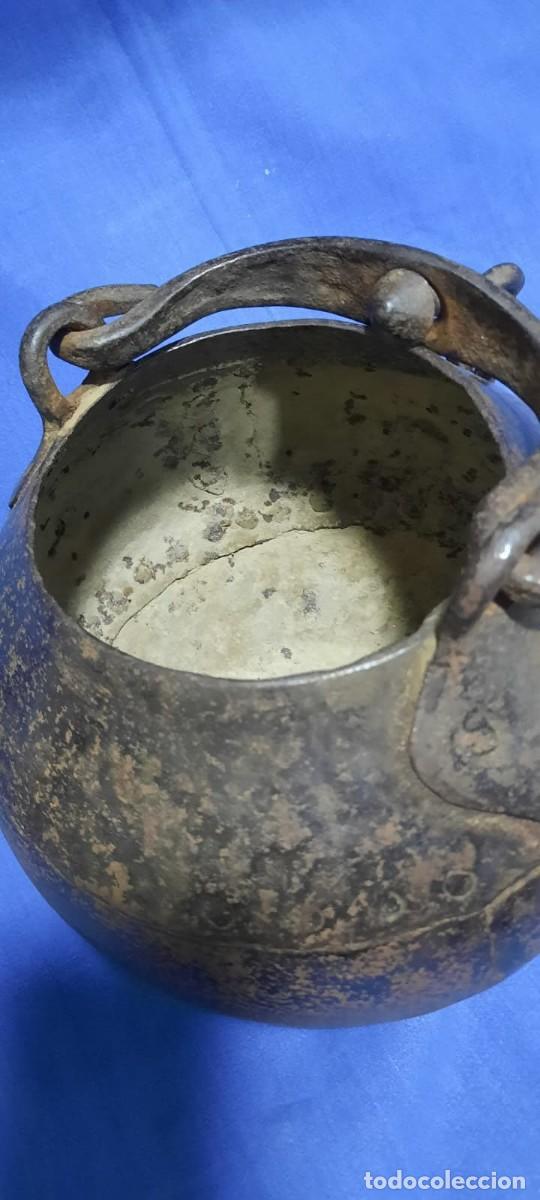 Antig&uuml;edades: MUY ANTIGUA OLLA DE HIERRO - Foto 8