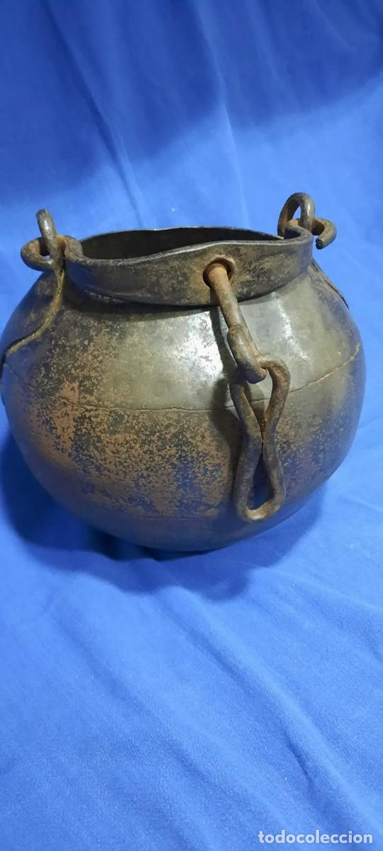Antig&uuml;edades: MUY ANTIGUA OLLA DE HIERRO - Foto 9