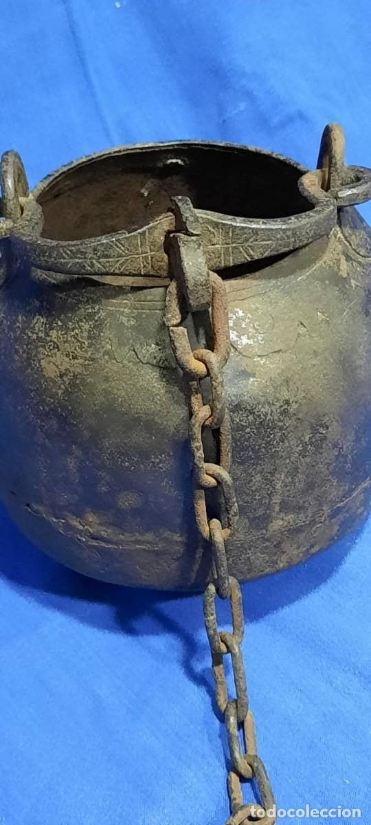 Antig&uuml;edades: MUY ANTIGUA OLLA DE HIERRO - Foto 2