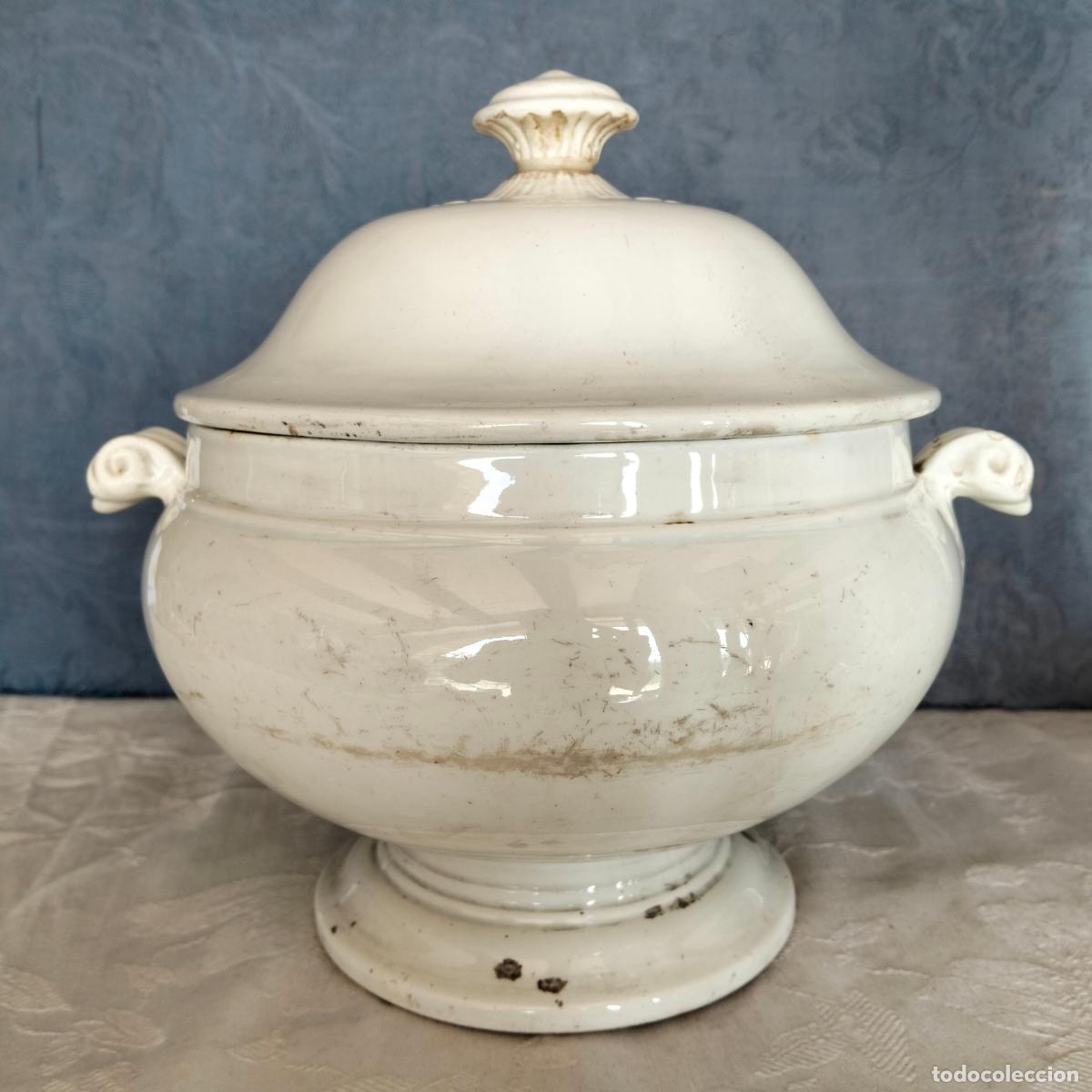 Antig&uuml;edades: Sopera antigua con tapa de porcelana blanca casa Pickman Pikman La Cartuja sello de los a&ntilde;os 20-30