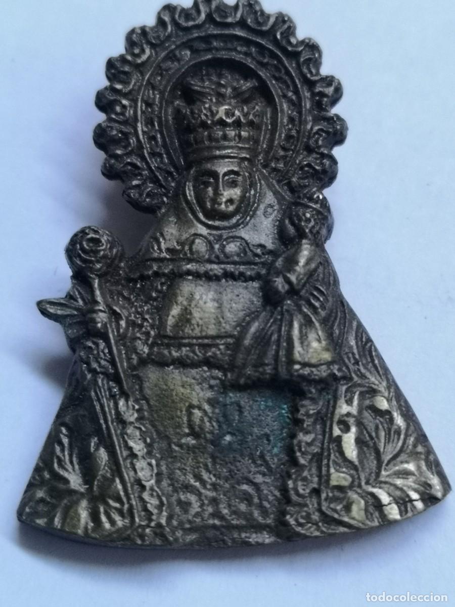 Antig&uuml;edades: Broche metalico Virgen de Covadonga
