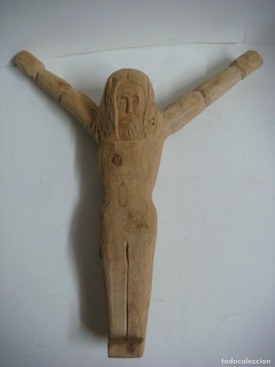 Antig&uuml;edades: FIGURA DE CRISTO TALLADO EN MADERA-(&) - Foto 2