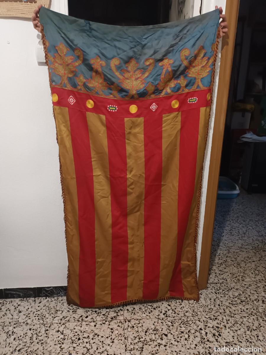 Antig&uuml;edades: Antigua bandera o estandarte de Valencia.Senyera Valenciana.Med 1,58 cm x 86 cm Bordados de calidad