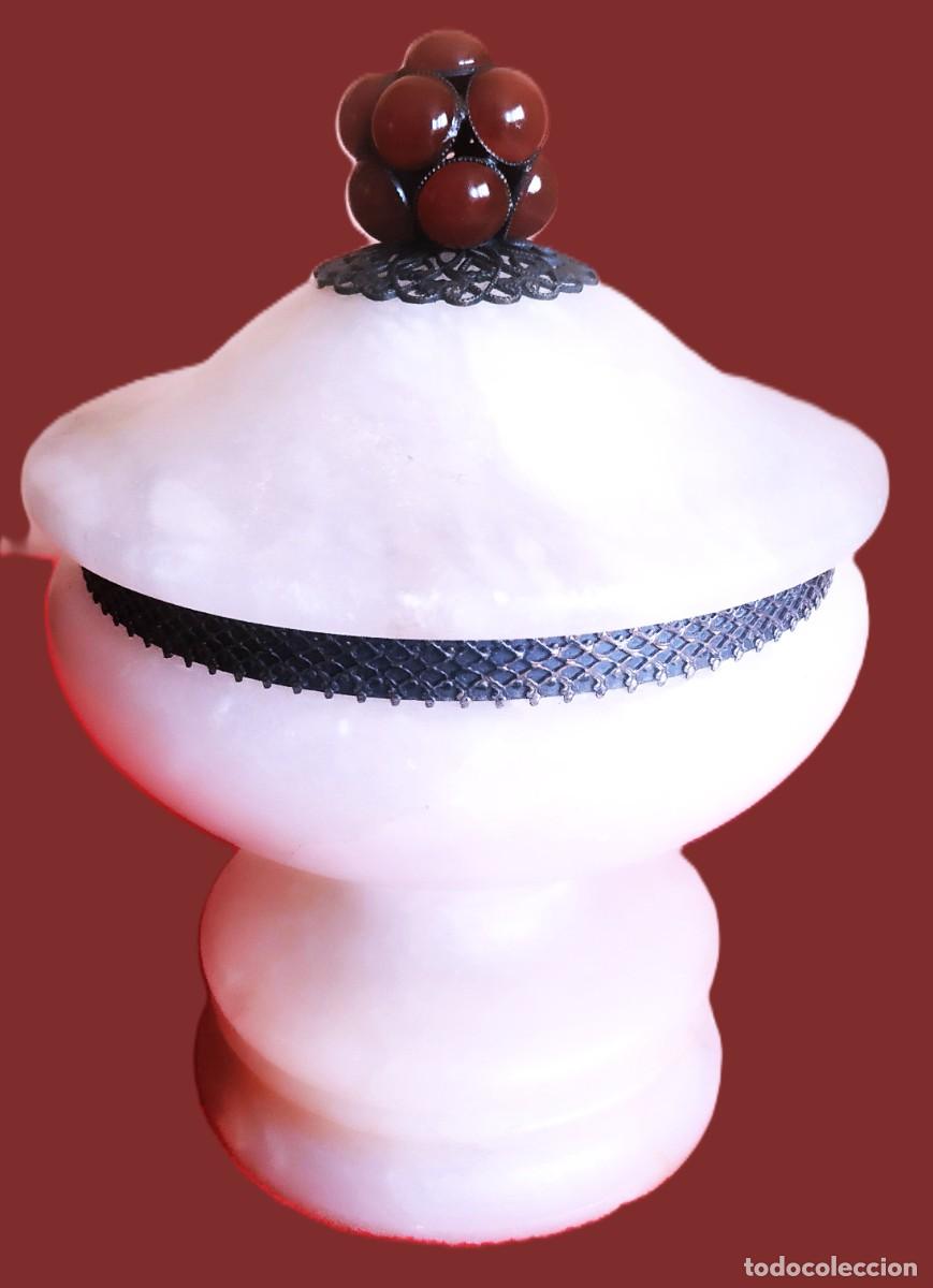 Antiquit&eacute;s: Cuenco con tapa Alabastro Blanco.