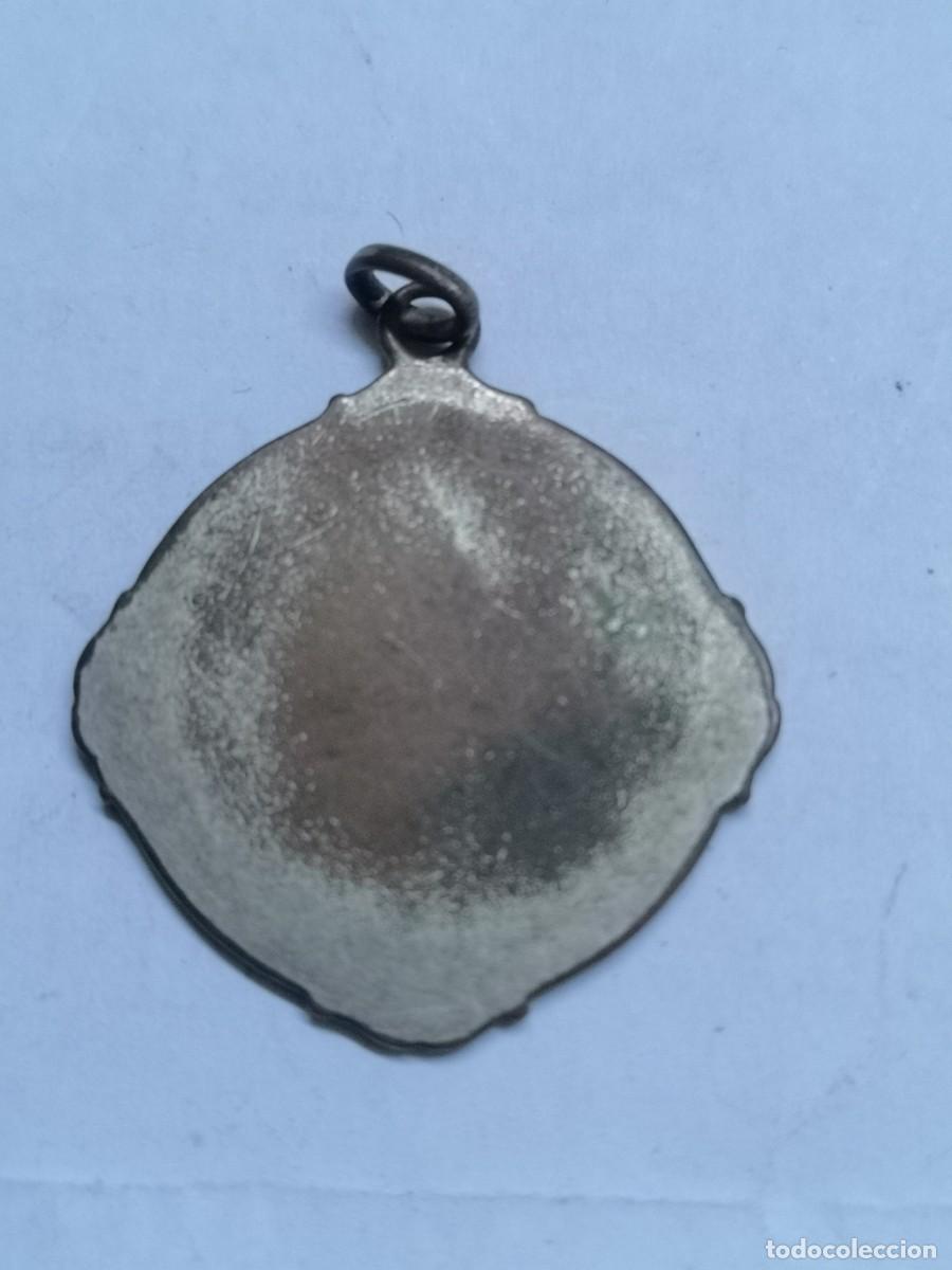 Antig&uuml;edades: Medalla de plata Virgen de Lourdes - Foto 2