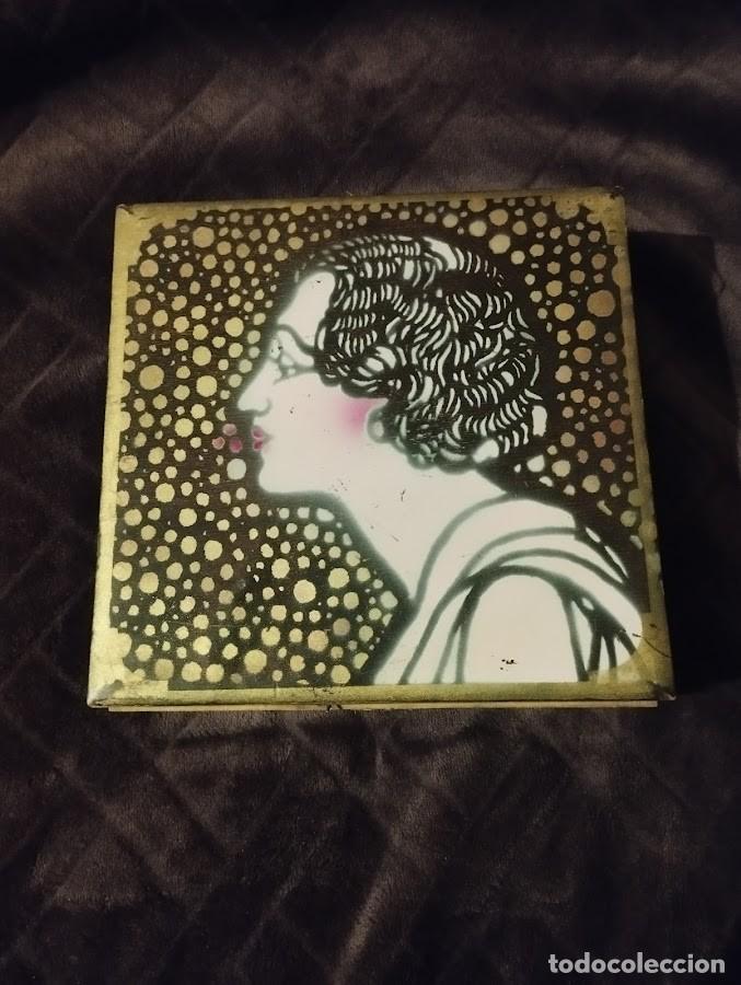 Antig&uuml;edades: Caja madera Art Dec&oacute; mujer perfil