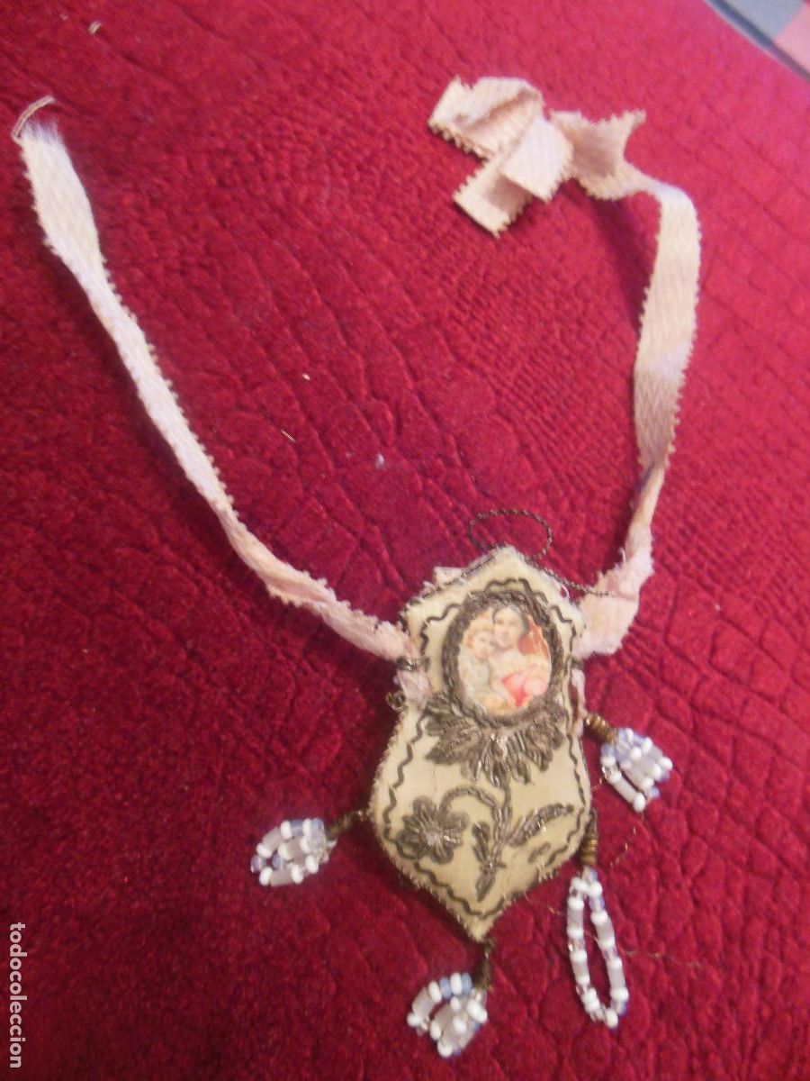 Antig&uuml;edades: MINI BOLSITO BORDADO SIGLO XIX RELIGI&Oacute;N CON LIBRITO Y ADORNOS