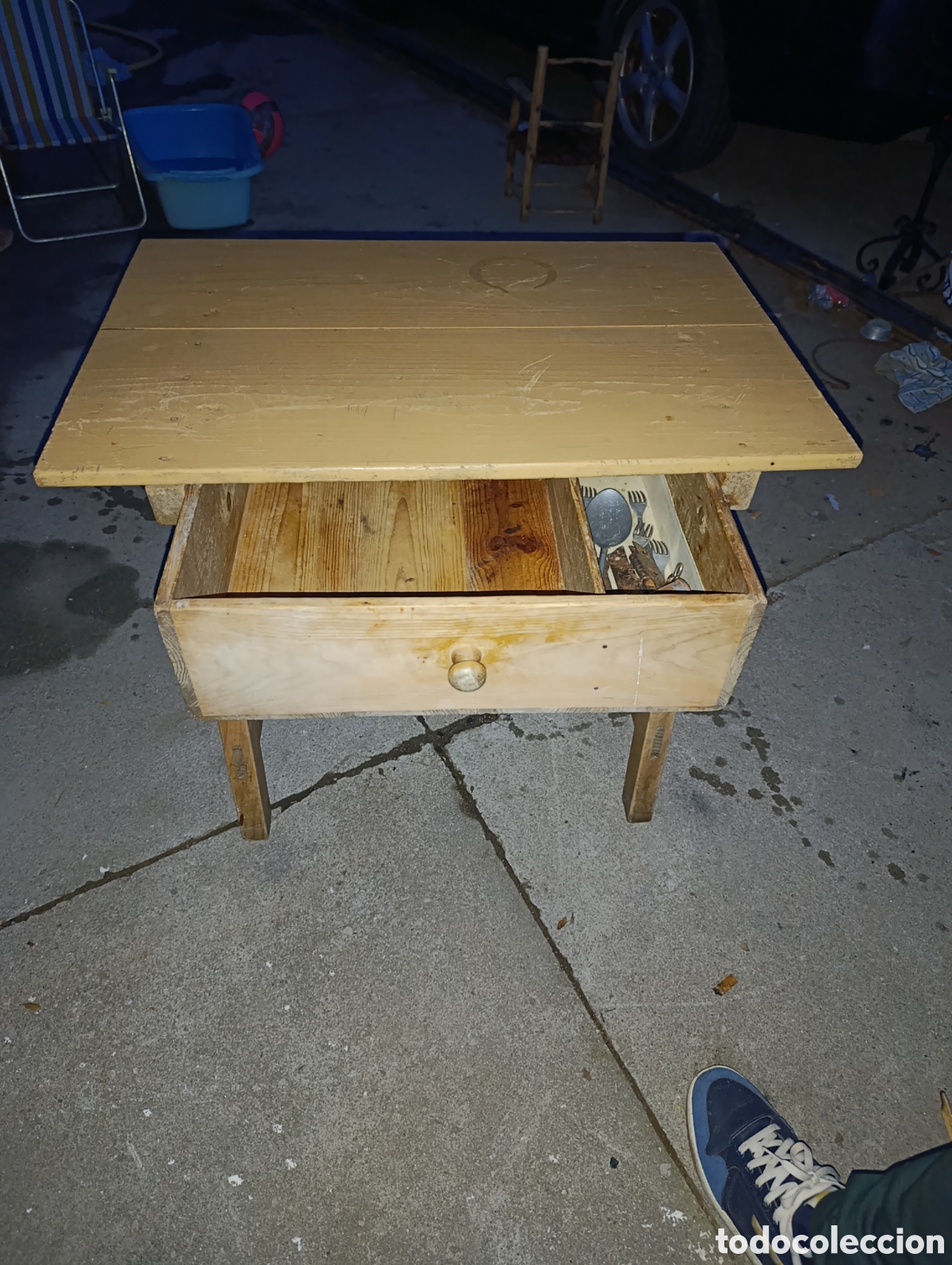 Antig&uuml;edades: Mesa tocinera o cocina de madera.