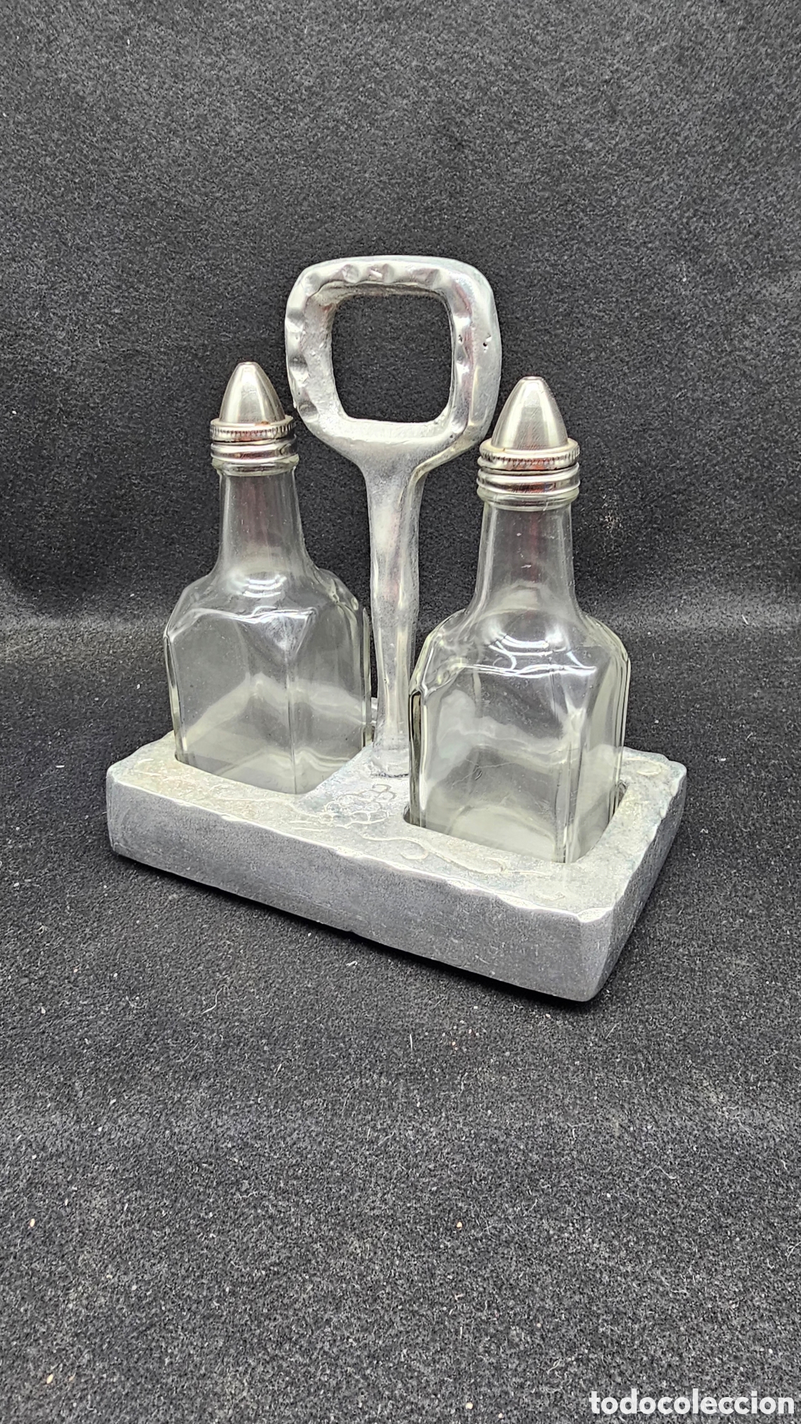 Antig&uuml;edades: Aceitera y vinagrera.....