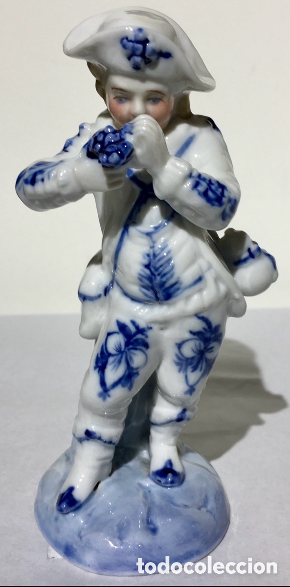 Antig&uuml;edades: Figura modernista. Porcelana.
