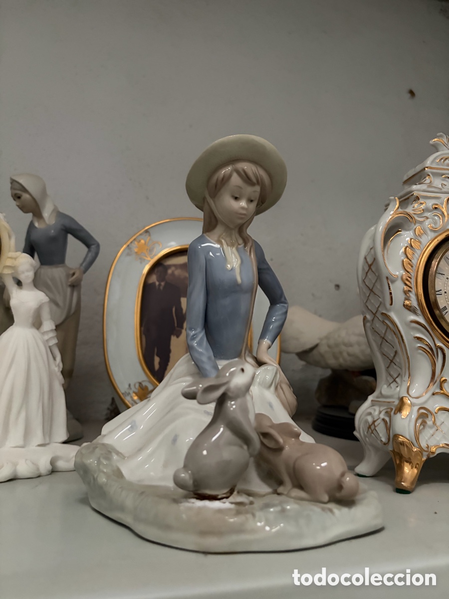 Antig&uuml;edades: Figura decorativa de porcelana