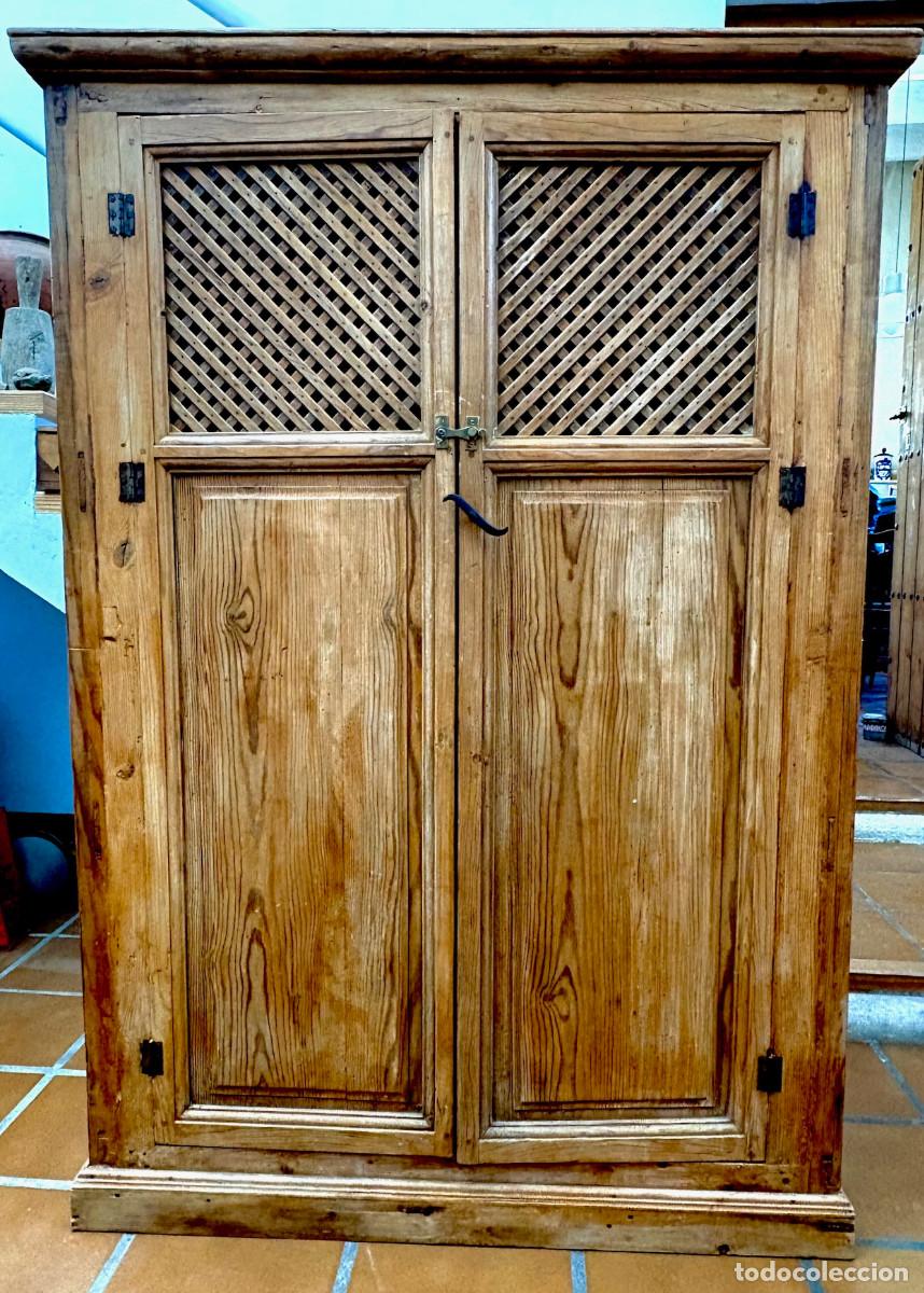 Antig&uuml;edades: Antiguo armario popular de madera. - Foto 1