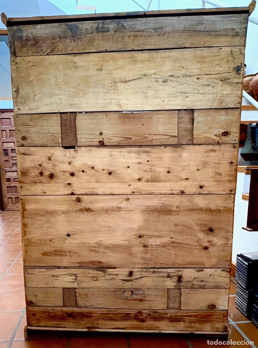 Antig&uuml;edades: Antiguo armario popular de madera. - Foto 6