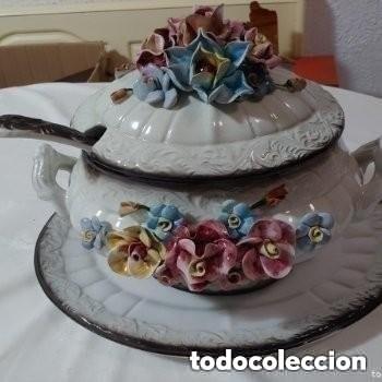 Antig&uuml;edades: ANTIGUA SOPERA COMPLETA BANDEJA CAZO Y SOPERA CON SU TAPA LUJOSAMENTE DECORADA 12 COMENSALES