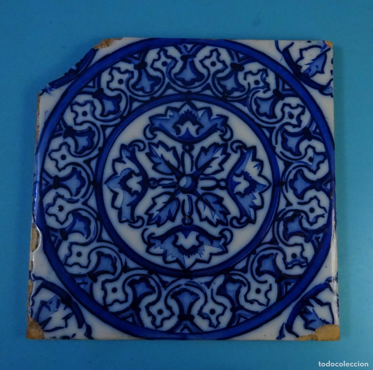 Antig&uuml;edades: AZULEJO ESMALTADO Y DECORADO COLOR AZUL. FORMATO 19,8 X 19,8 CM. GROSOR 1 CM
