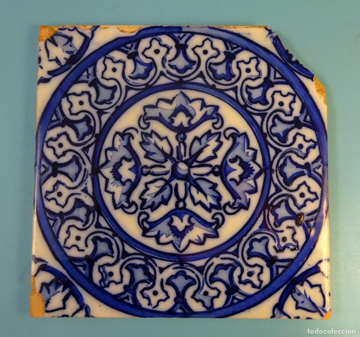 Antig&uuml;edades: AZULEJO ESMALTADO Y DECORADO COLOR AZUL. FORMATO 19,8 X 19,8 CM. GROSOR 1 CM