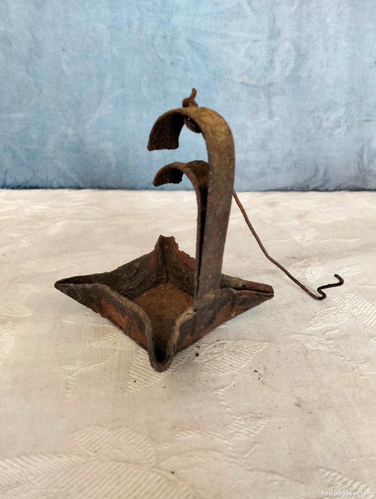 Antiquit&auml;ten: Candil de aceite antiguo de hierro llantia de hojalata cresol para colgar finales S.XIX