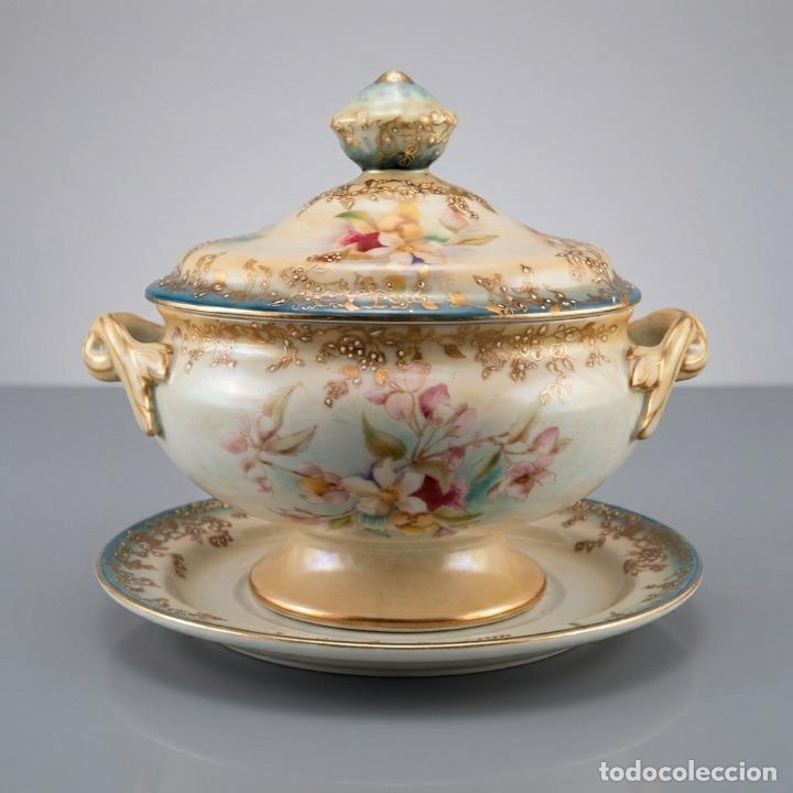 Antig&uuml;edades: Antigua Salsera con Tapa y Plato Porcelana Japonesa AICHI SETO - Oro en Relieve