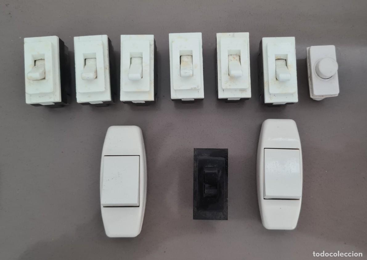 Antig&uuml;edades: Lote de 10 interruptores blancos de baquelita