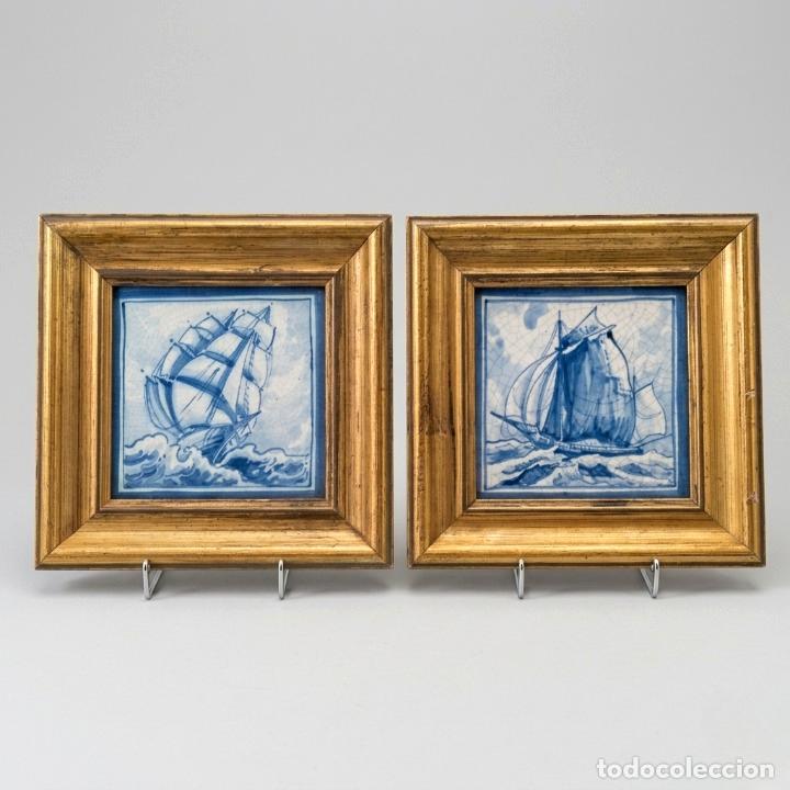 Antig&uuml;edades: Pareja de Azulejos de Manises - Pintados a Mano - Marinas Barcos de Vela - Firma CASES