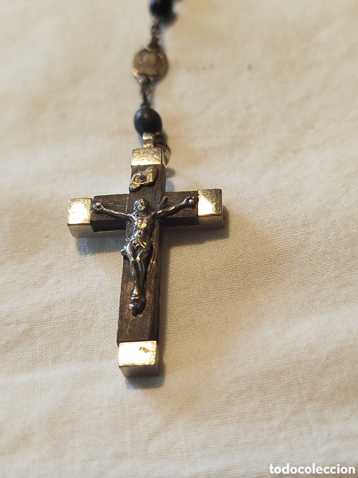 Antig&uuml;edades: Rosario de cuentas de madera te&ntilde;ida