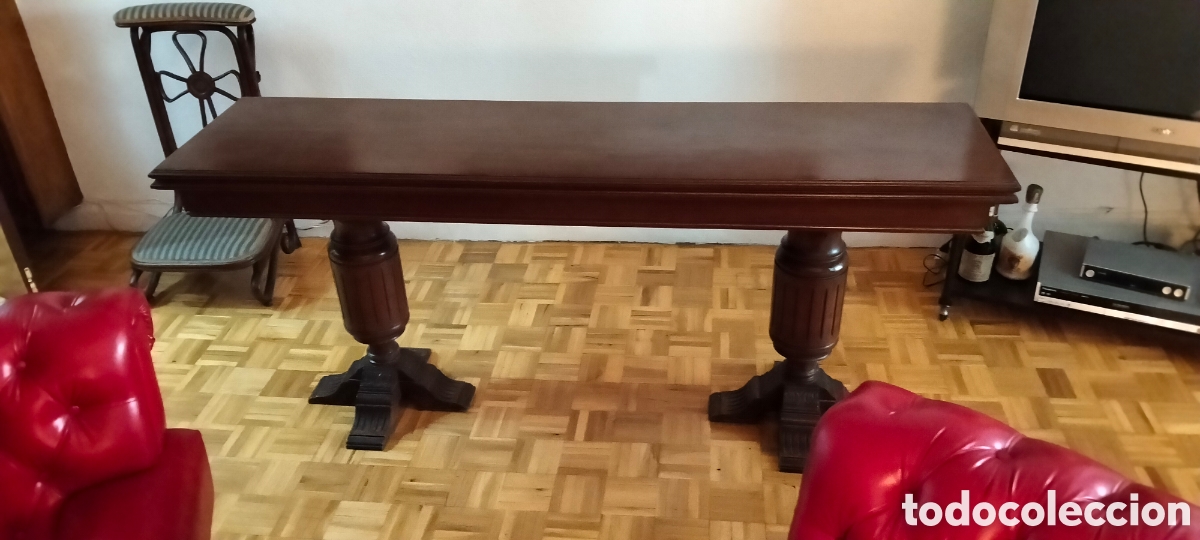 Antig&uuml;edades: MESA DE LIBRO ANTIGUA.