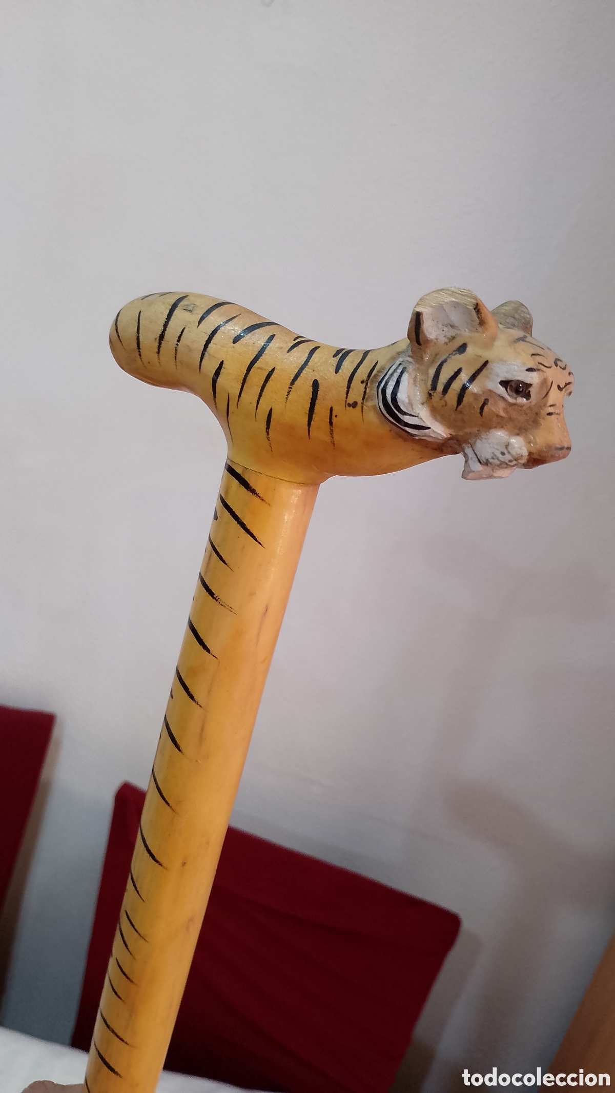 Antig&uuml;edades: Antiguo bast&oacute;n con tigre madera tallada - Foto 1