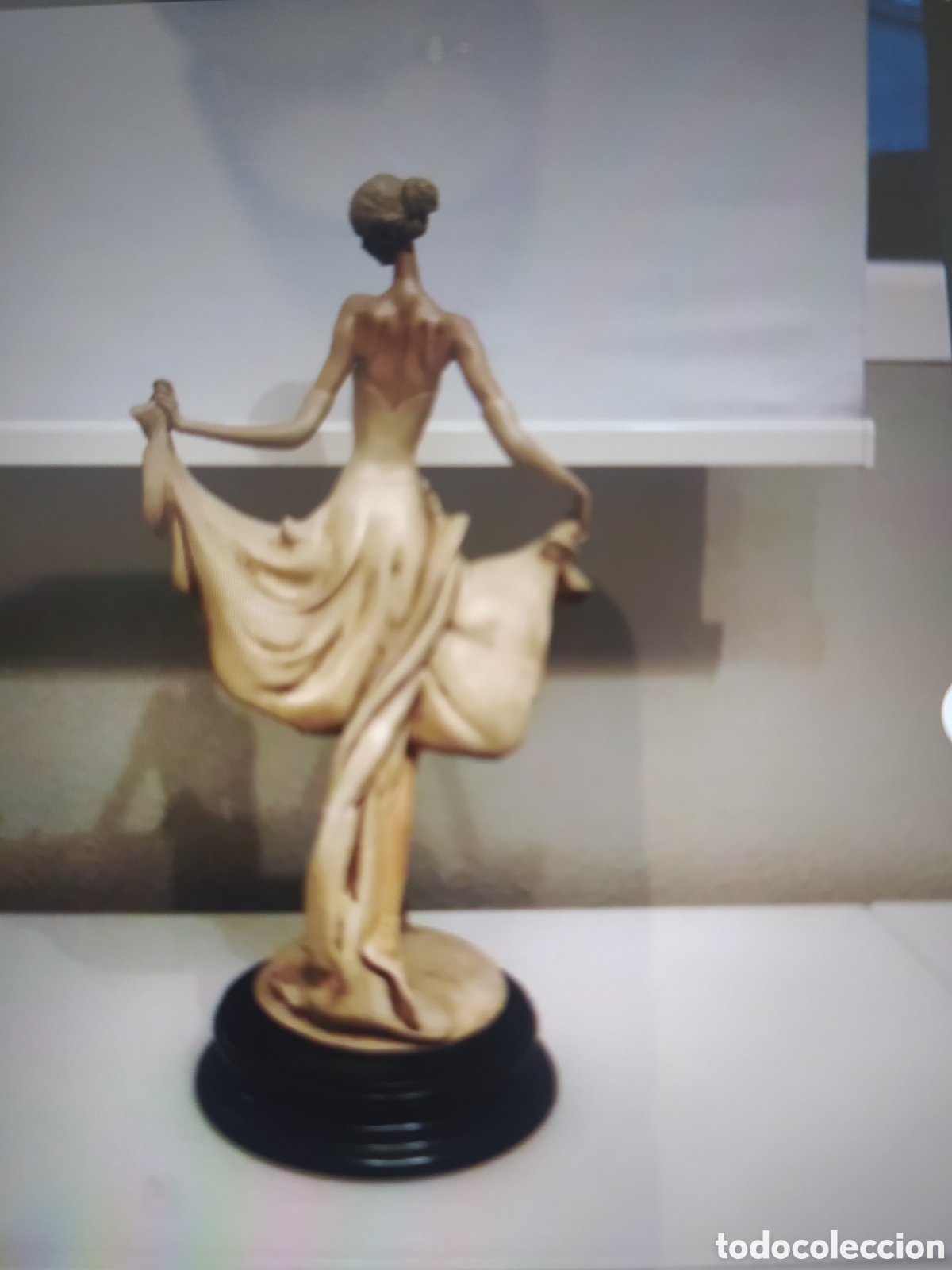 Antig&uuml;edades: Figura bailarina con base de madera - Foto 2