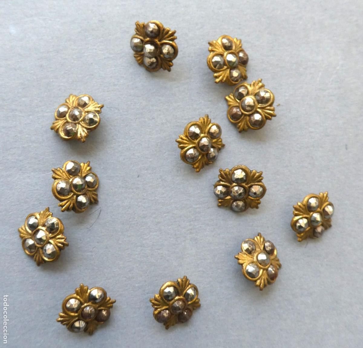 Antig&uuml;edades: 12 ANTIGUOS BOTONES MET&Aacute;LICOS CON MARCASITAS S.XIX