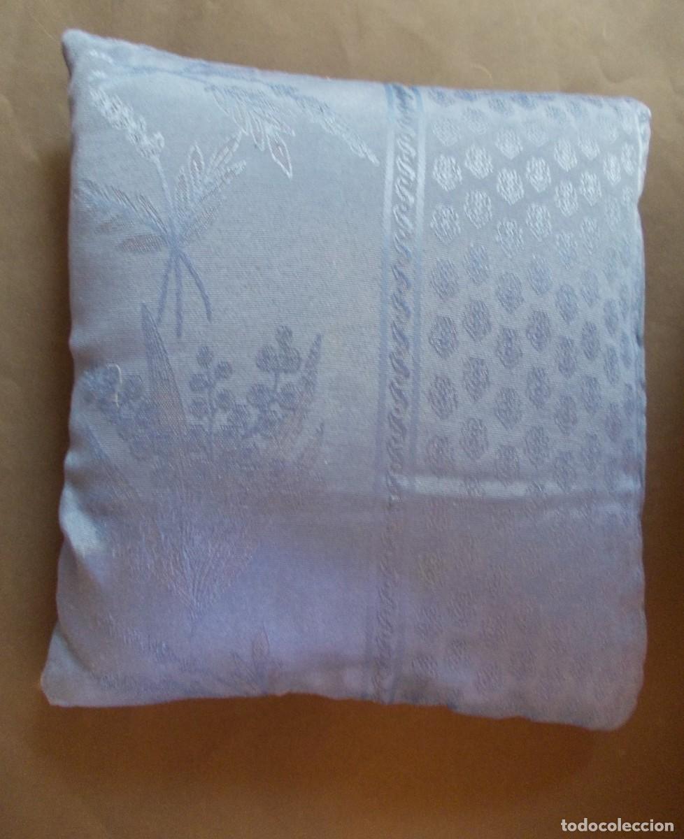 Antig&uuml;edades: Coj&iacute;n azul jacquard vintage con flores y hojas decoraci&oacute;n suave y elegante