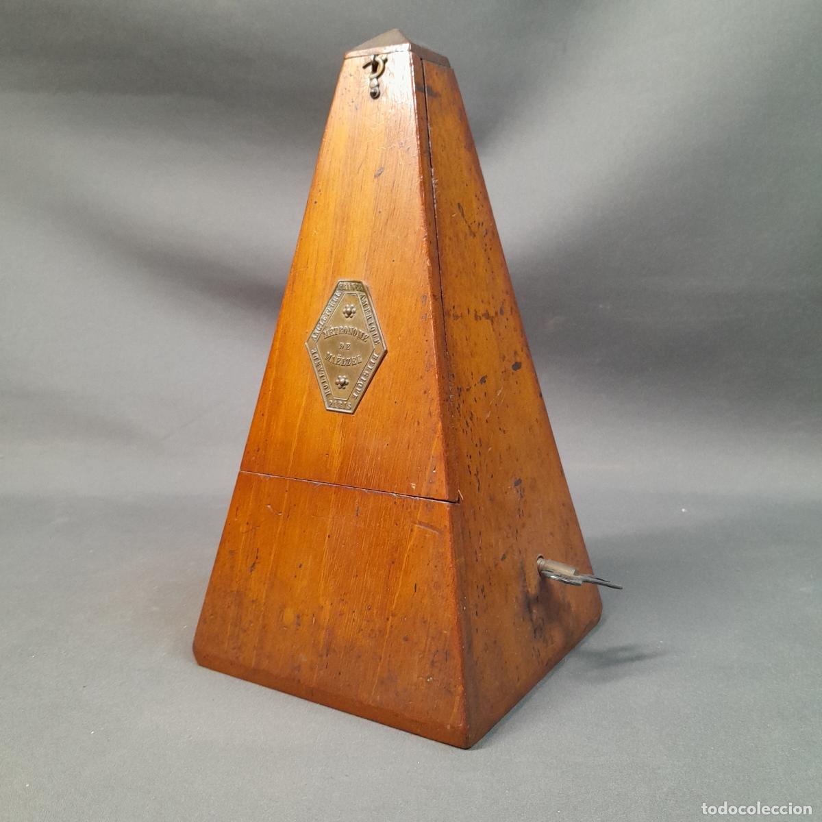 Antig&uuml;edades: ANTIGUO METRONOMO REALIZADO EN MADERA. MARCA MAELZEL. FINALES S. XIX.