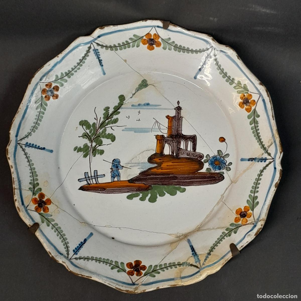 Antig&uuml;edades: ANTIGUO PLATO &rdquo;FAIENCE PARLANTE&rdquo; DE NEVERS. LOZA PINTADA A MANO. FINALES S. XVIII.