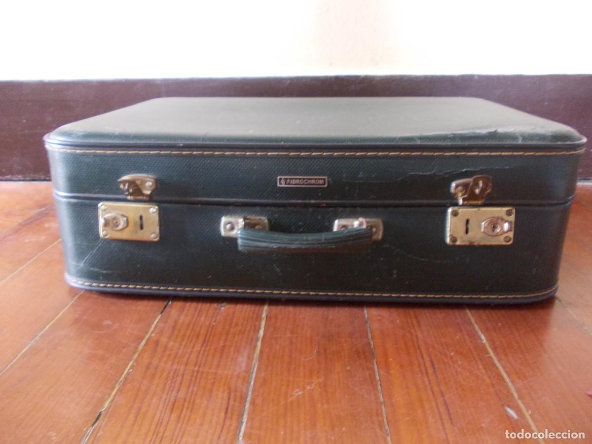 Antig&uuml;edades: Maleta vintage Fibrochrom verde con interior de cuadros pieza de viaje cl&aacute;sica