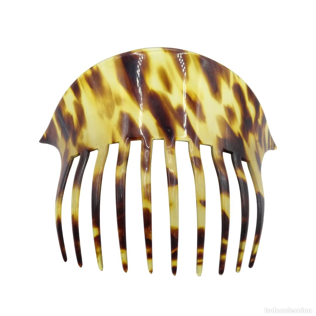 Antig&uuml;edades: Peineta &ldquo;Kroko&rdquo;, s&iacute;mil carey, 20&rsquo;s - Suiza