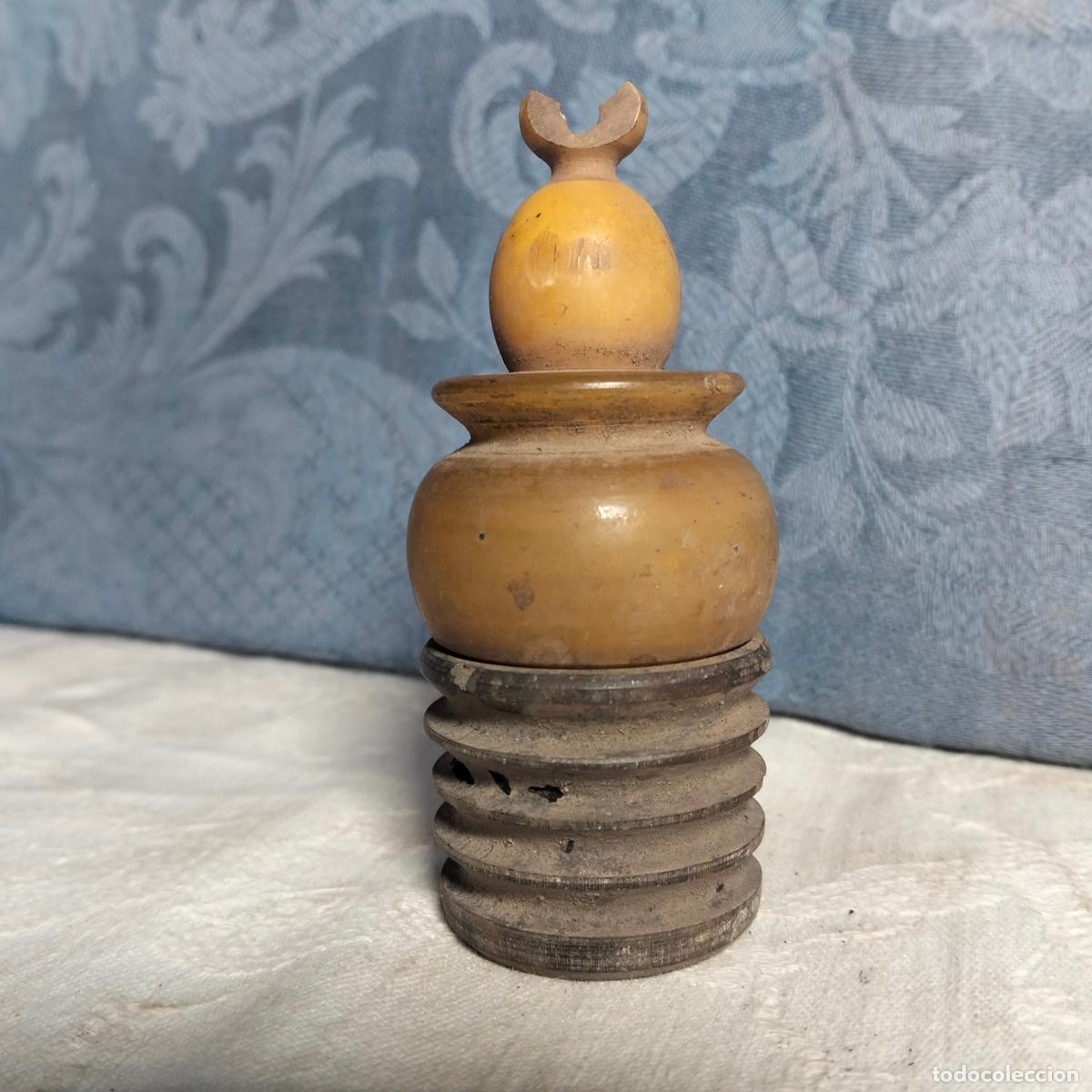 Antiquit&auml;ten: Tap&oacute;n fabricado con cuerno de animal de antigua bota de vino con rosca de los a&ntilde;os 30-40