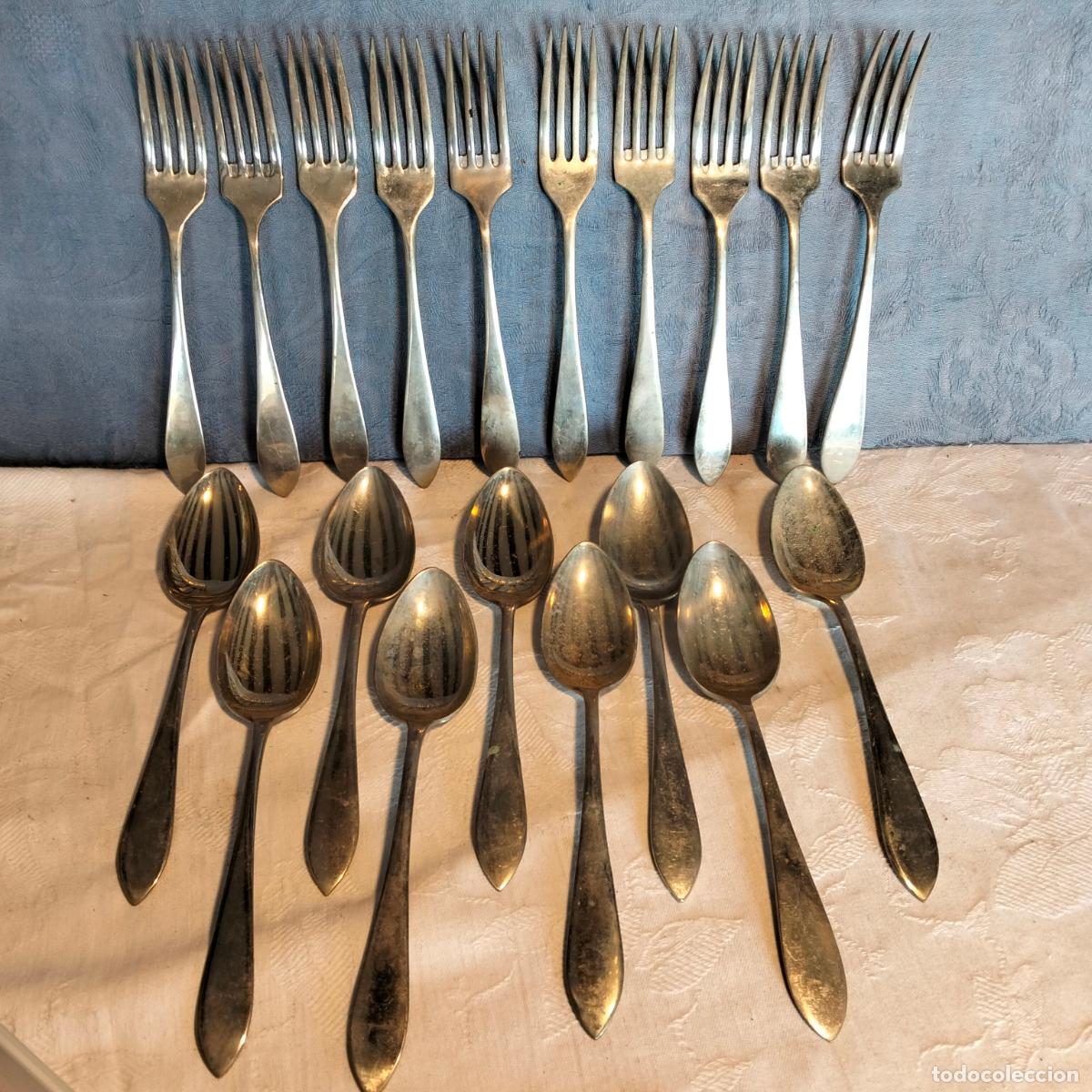 Antig&uuml;edades: Lote menaje juego de cubiertos antiguos tenedores cucharas cucharitas metal plateado alpaca a&ntilde;os 50