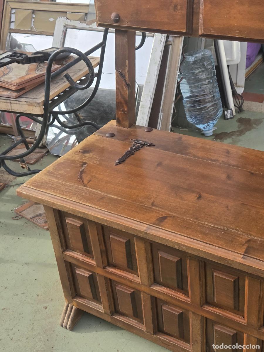 Antig&uuml;edades: sillon arcon de madera castellan0 - Foto 3