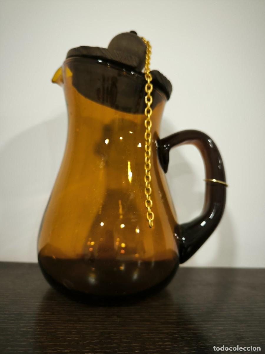 Antig&uuml;edades: Jarra Antigua De Vidrio &Aacute;mbar 25 Cm &ndash; Con Tapa Y Cadena Estilo Vintage