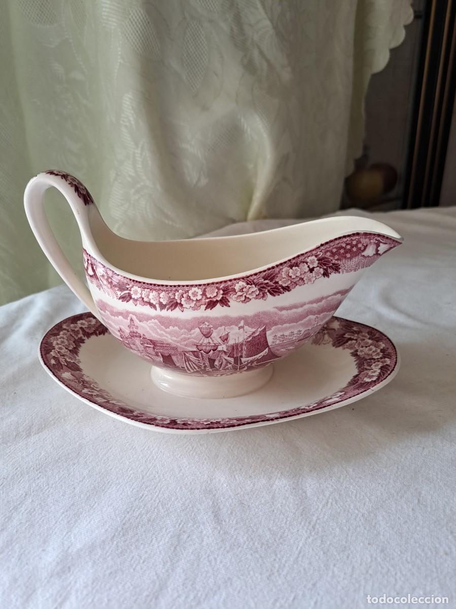 Antig&uuml;edades: salsera de porcelana Wedgwood en el patr&oacute;n Ferrara Red
